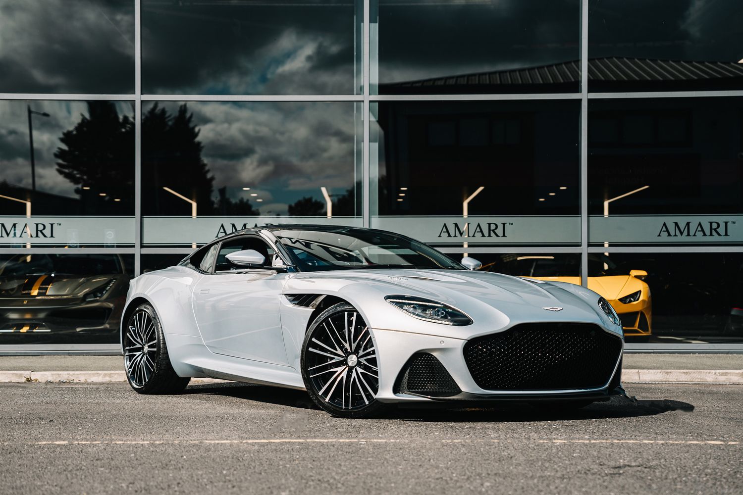 Aston Martin DBS Superleggera V12 Auto