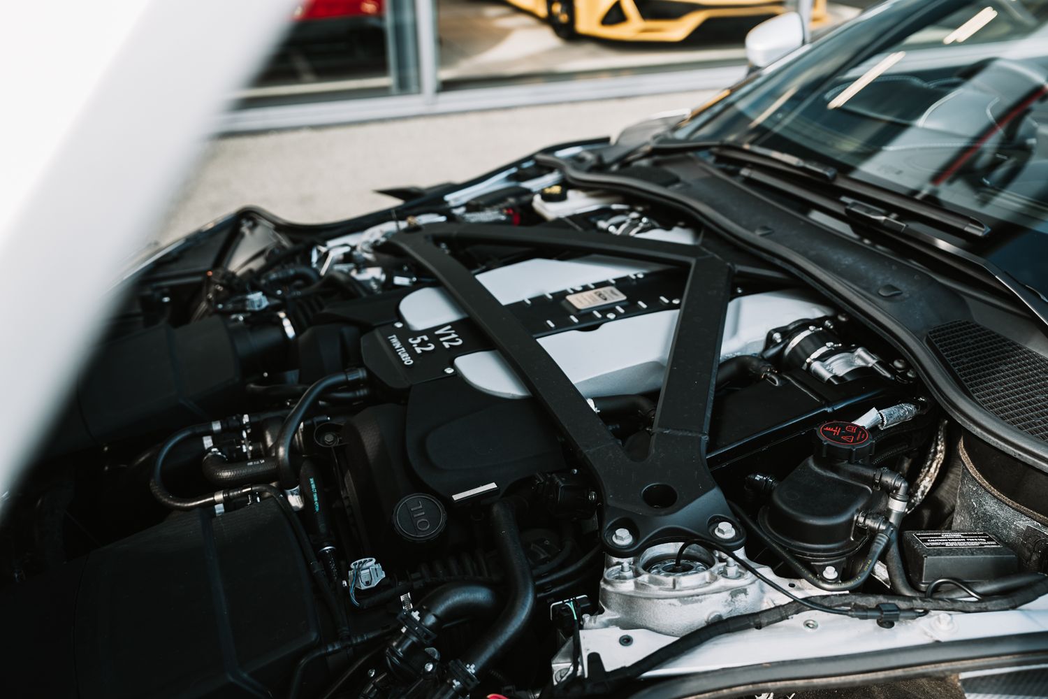 Aston Martin DBS Superleggera V12 Auto