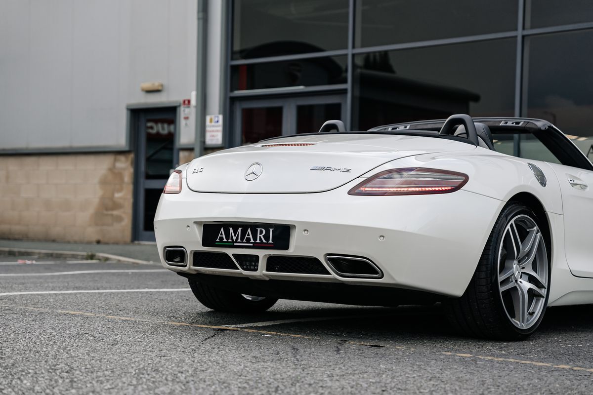 Mercedes-Benz SLS 63 AMG Roadster Auto