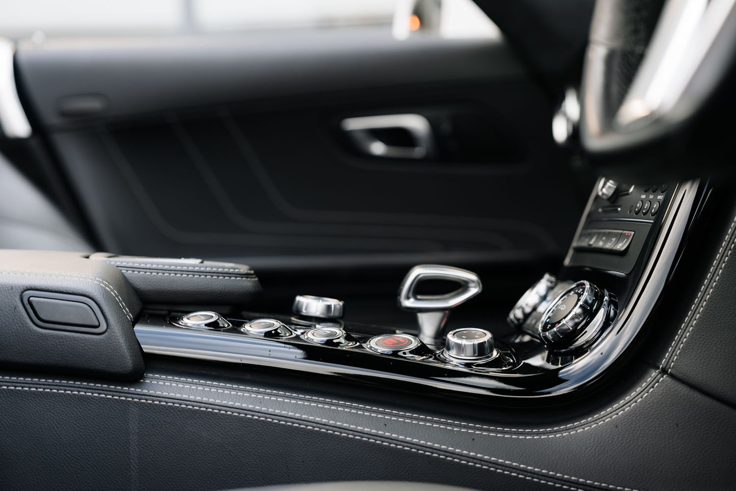Mercedes-Benz SLS 63 AMG Roadster Auto