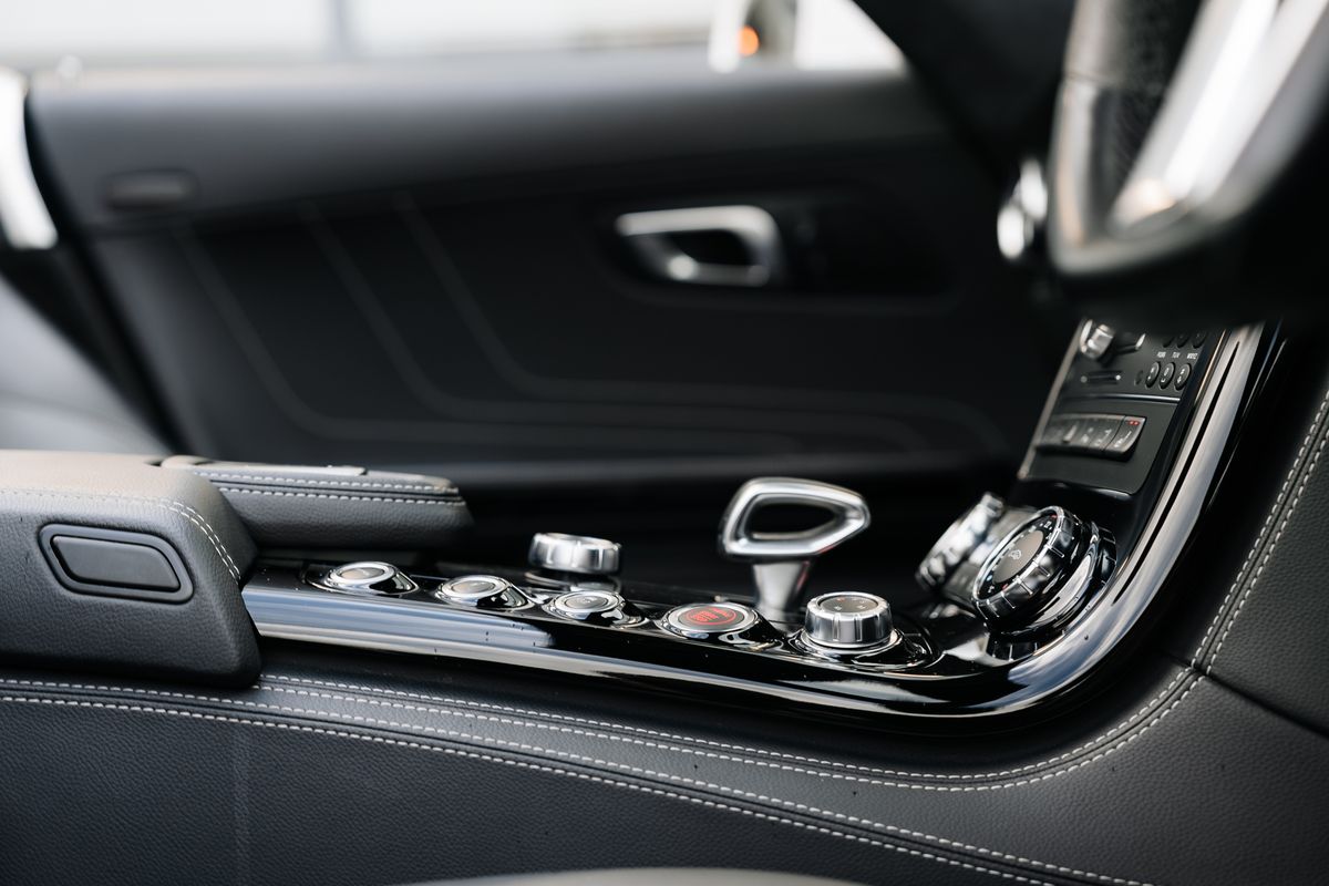 Mercedes-Benz SLS 63 AMG Roadster Auto
