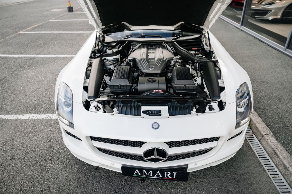 Mercedes-Benz SLS 63 AMG Roadster Auto