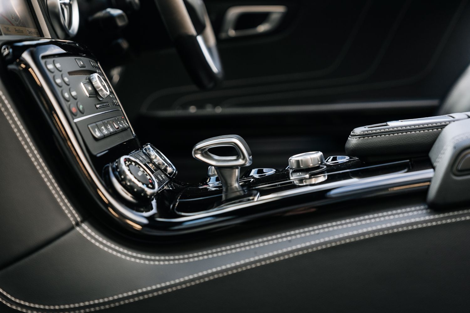 Mercedes-Benz SLS 63 AMG Roadster Auto