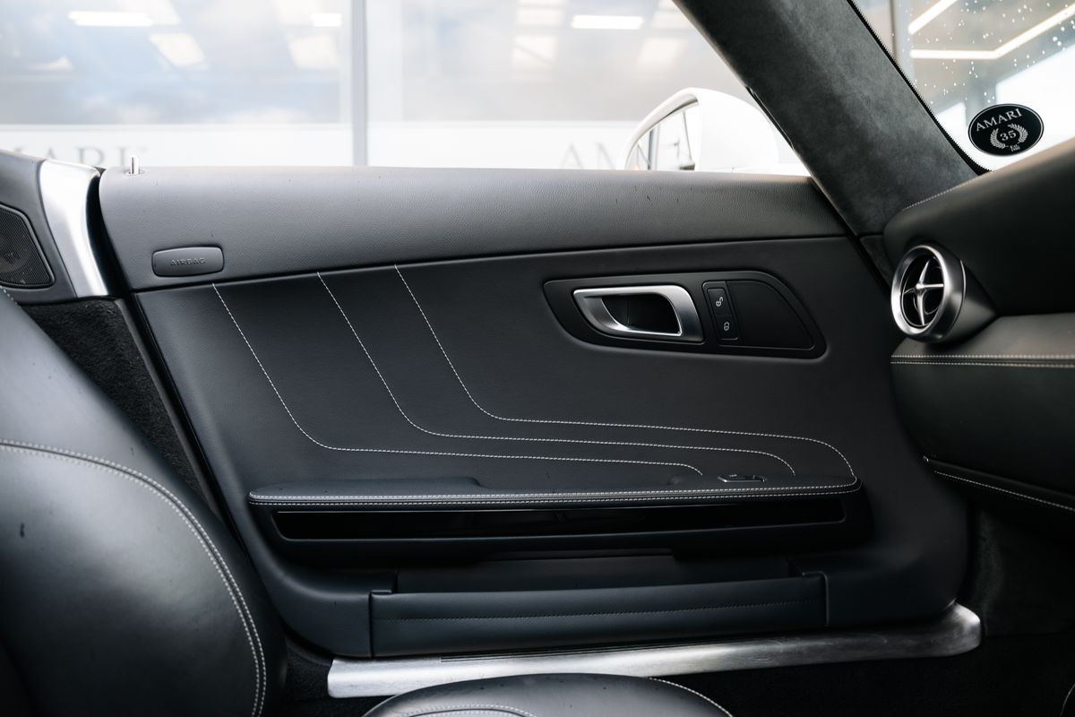 Mercedes-Benz SLS 63 AMG Roadster Auto