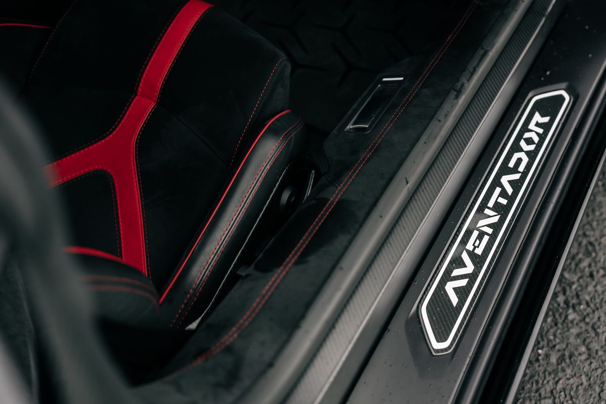 Lamborghini Aventador SV Roadster LP 750-4