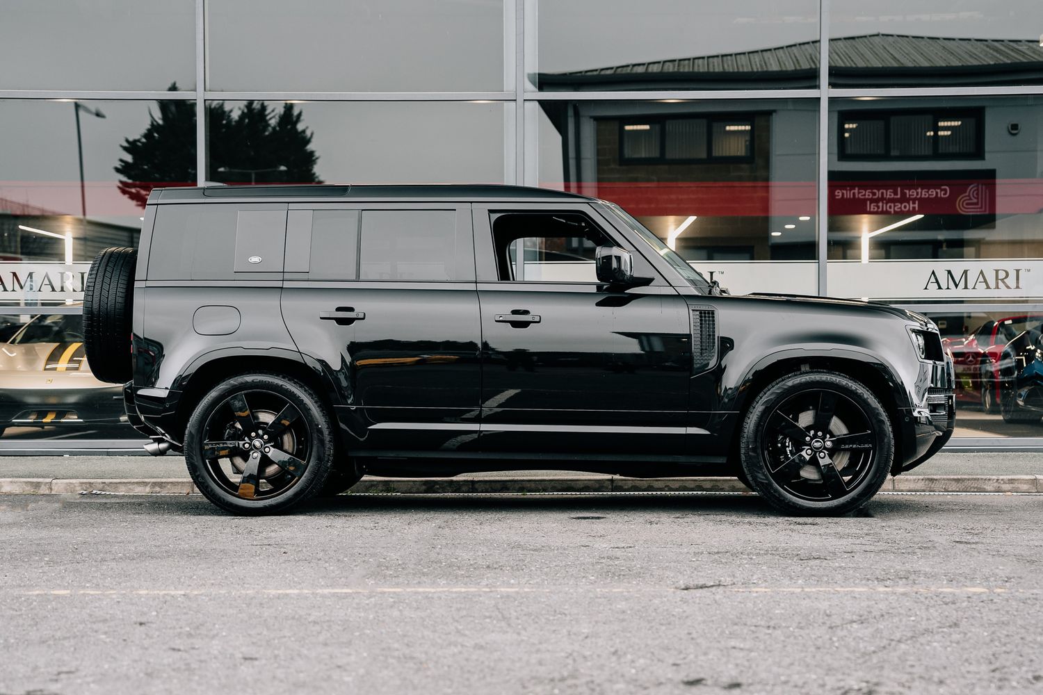 Land Rover Defender 110 V8 P525 Auto