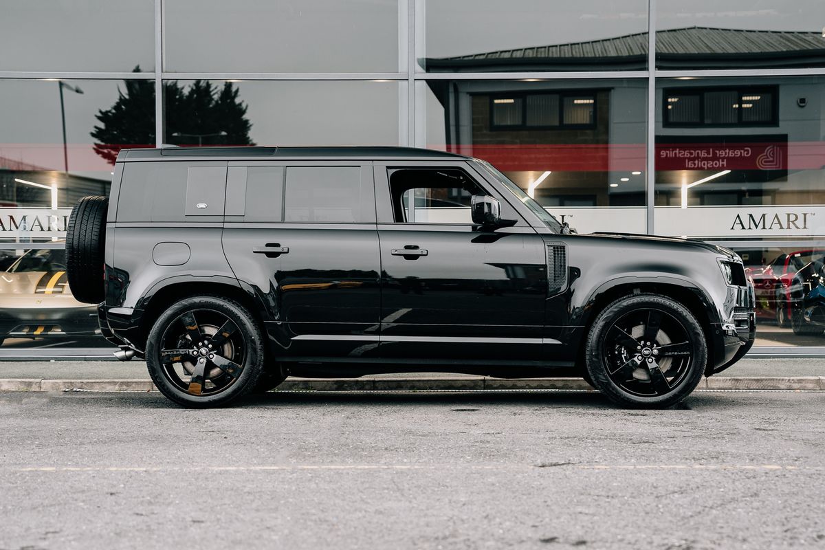 Land Rover Defender 110 V8 P525 Auto