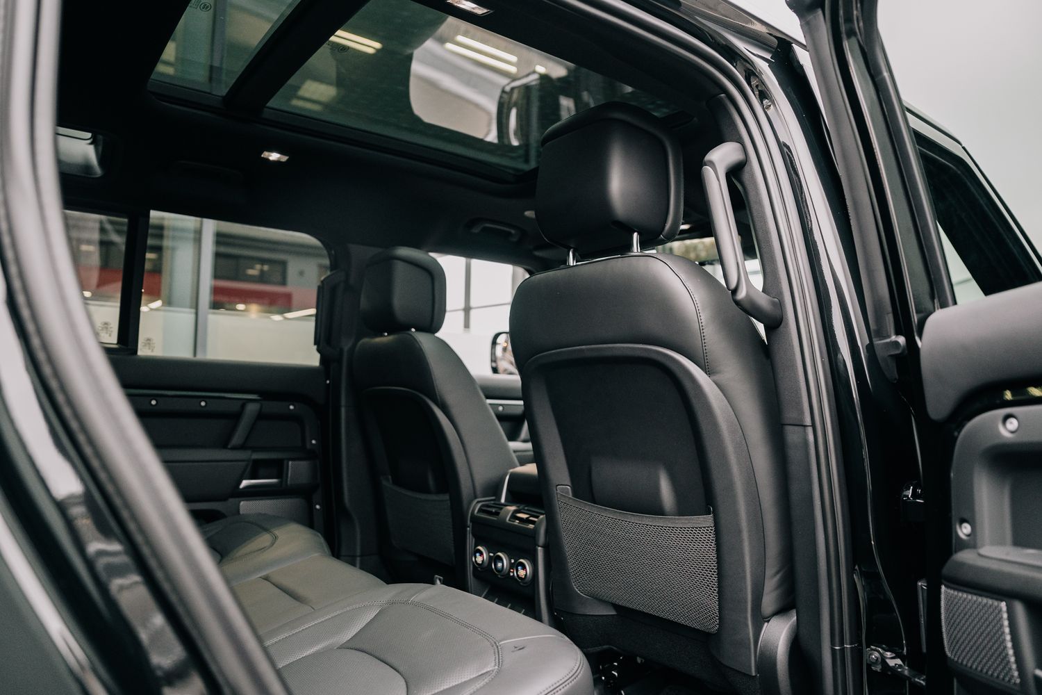 Land Rover Defender 110 V8 P525 Auto
