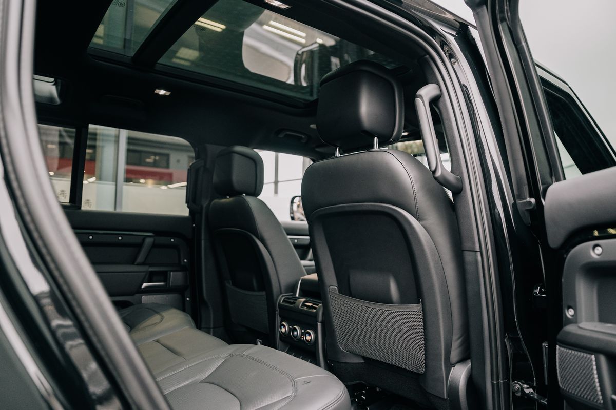 Land Rover Defender 110 V8 P525 Auto