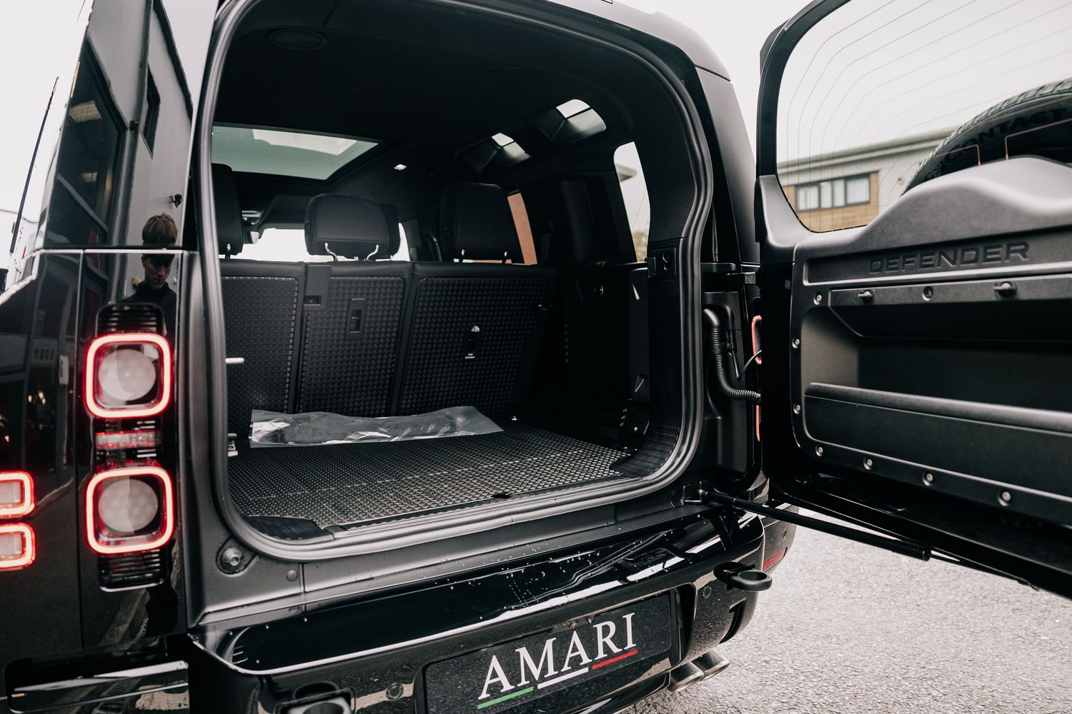Land Rover Defender 110 V8 P525 Auto