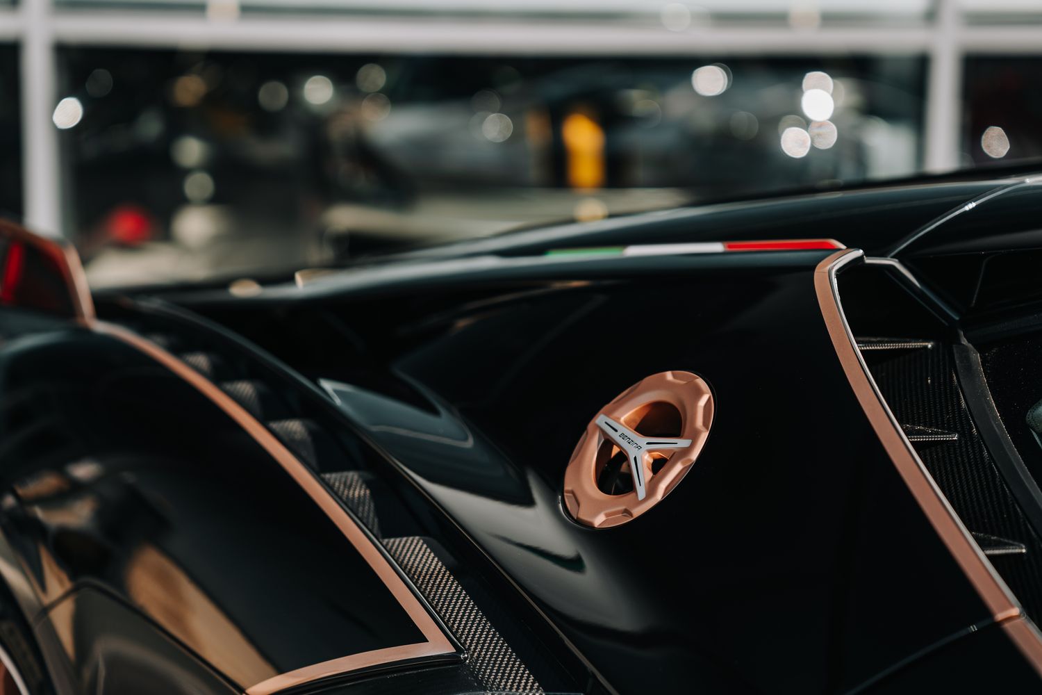 Lamborghini SIÁN FKP 37 MHEV S-A