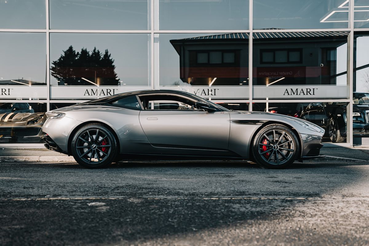 ASTON MARTIN DB11 AMR V12