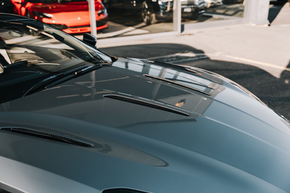 ASTON MARTIN DB11 AMR V12