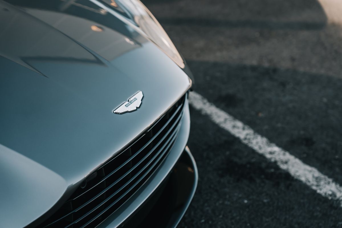 ASTON MARTIN DB11 AMR V12