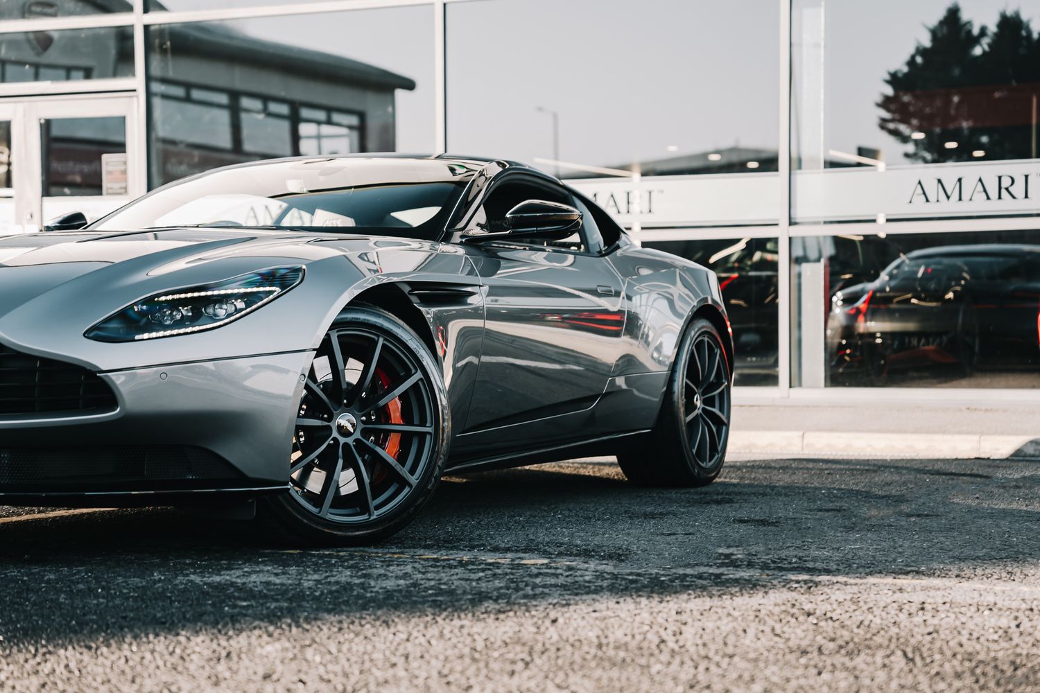 Aston Martin DB11 AMR V12