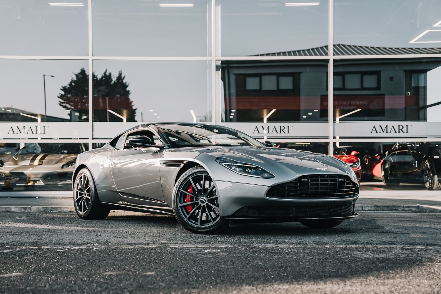 Aston Martin DB11 AMR V12