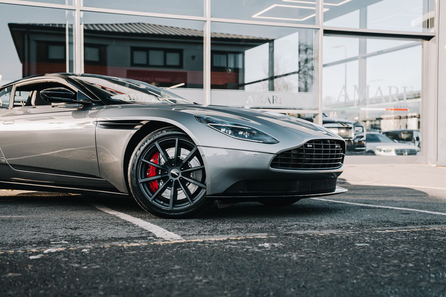 Aston Martin DB11 AMR V12