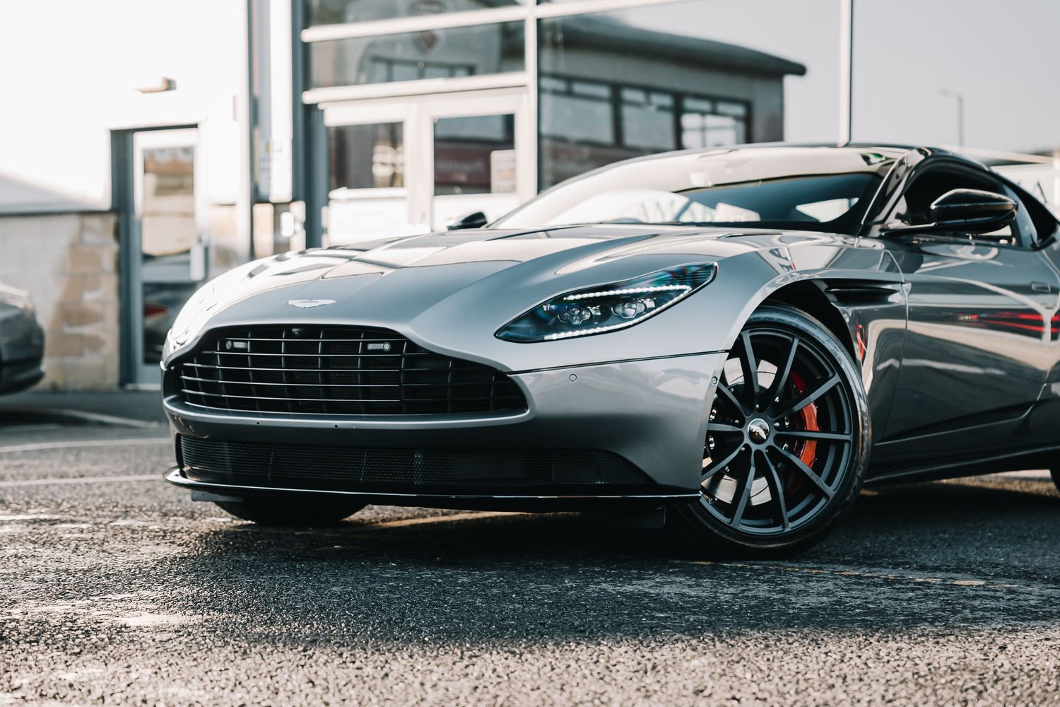 Aston Martin DB11 AMR V12