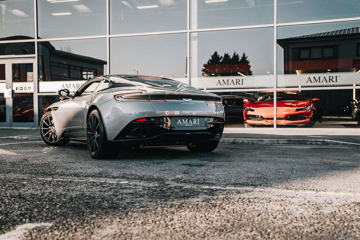 ASTON MARTIN DB11 AMR V12