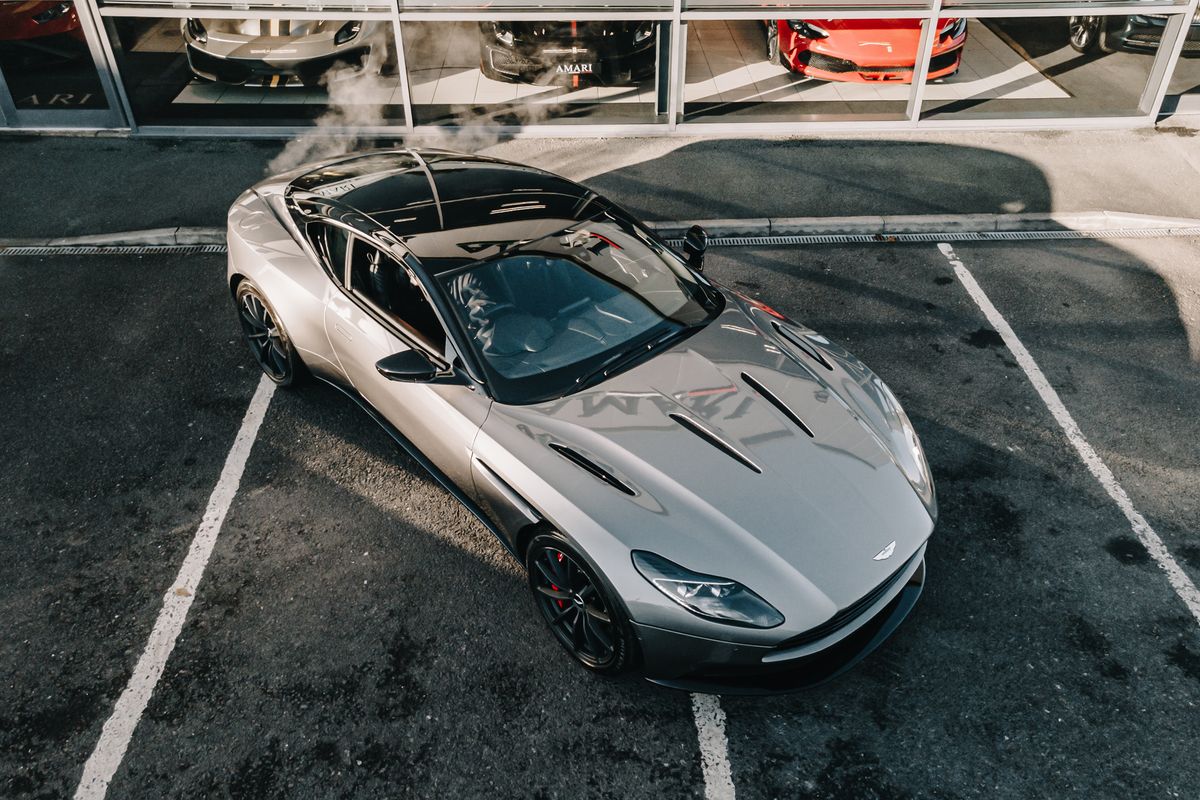 ASTON MARTIN DB11 AMR V12