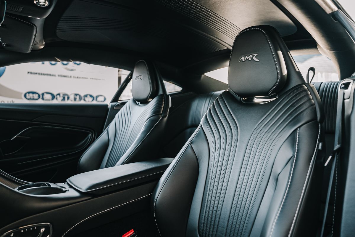 ASTON MARTIN DB11 AMR V12