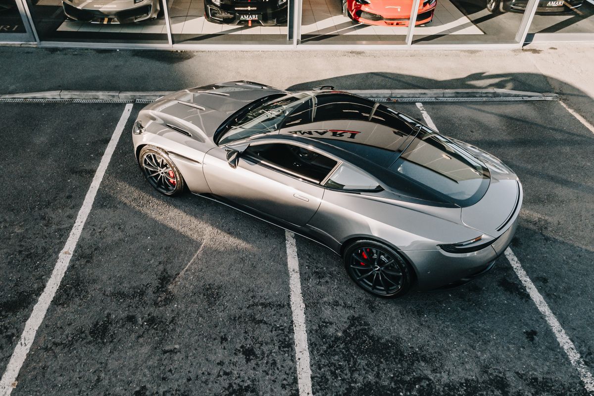 ASTON MARTIN DB11 AMR V12