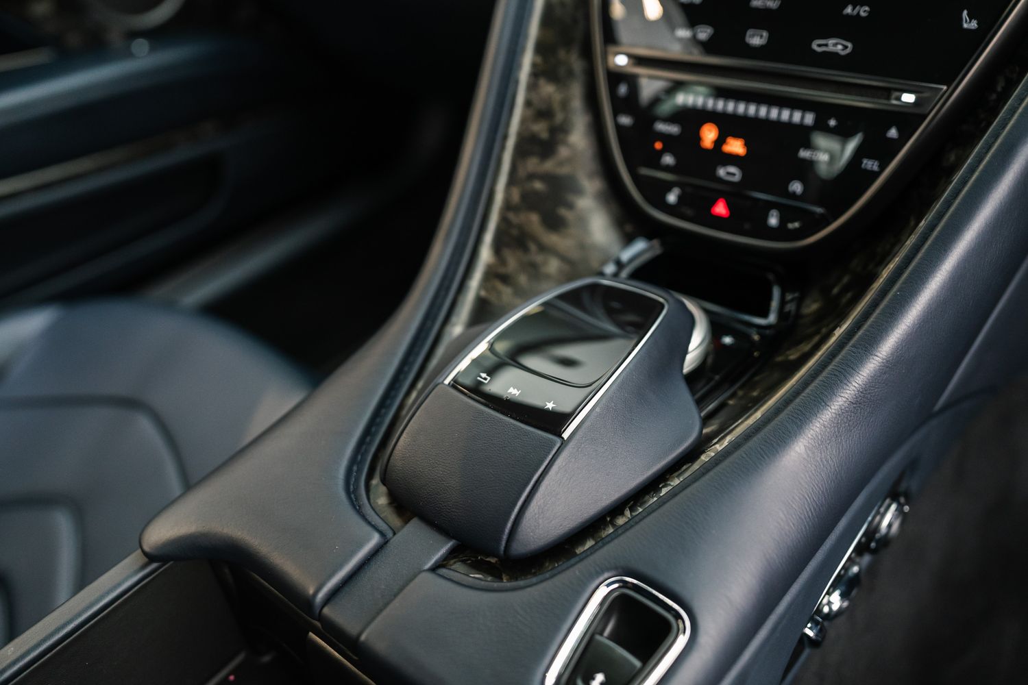 Aston Martin DBS Superleggera DBS SUPERLEGGERA V12 AUTO