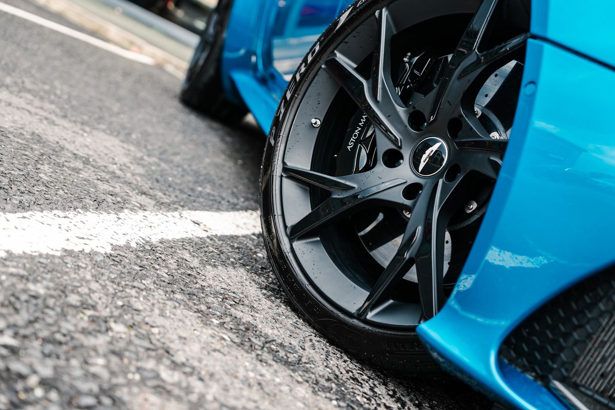 Aston Martin DBS Superleggera DBS SUPERLEGGERA V12 AUTO