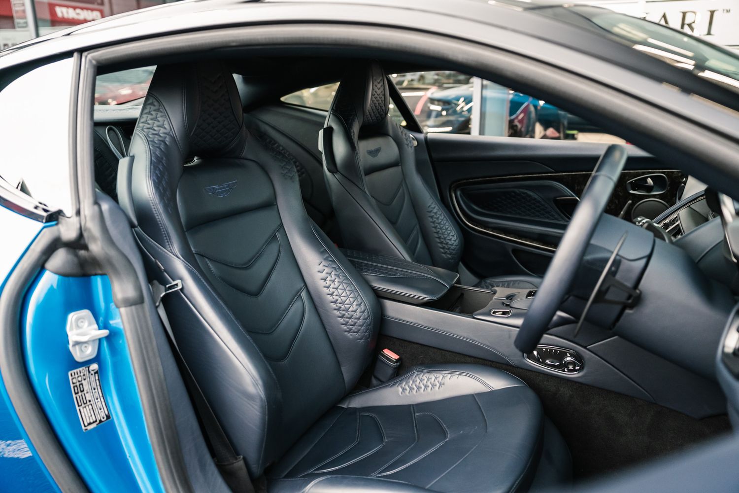 Aston Martin DBS Superleggera DBS SUPERLEGGERA V12 AUTO