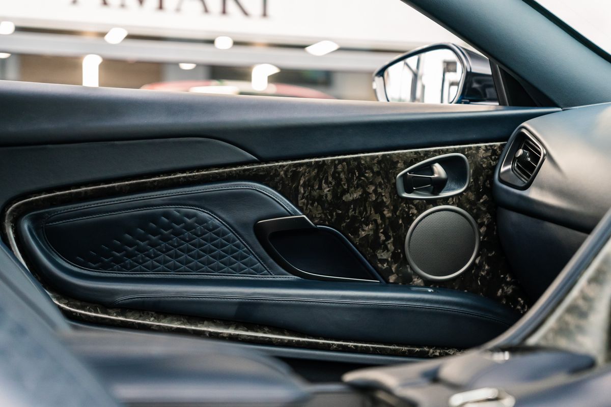Aston Martin DBS Superleggera DBS SUPERLEGGERA V12 AUTO