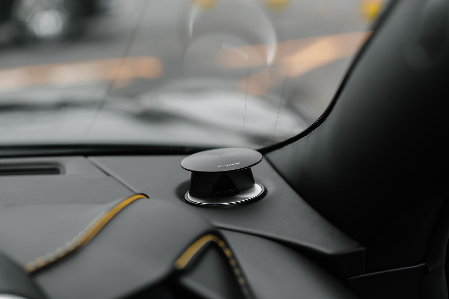 Aston Martin DBS Superleggera Auto