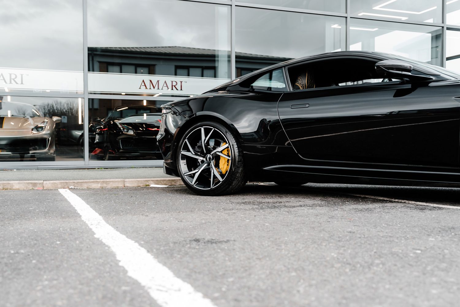 Aston Martin DBS Superleggera Auto