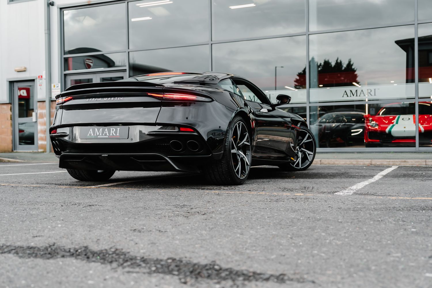 Aston Martin DBS Superleggera Auto