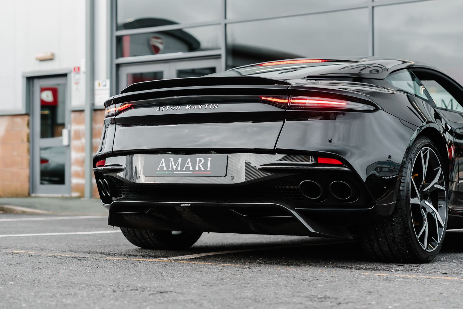 Aston Martin DBS Superleggera Auto