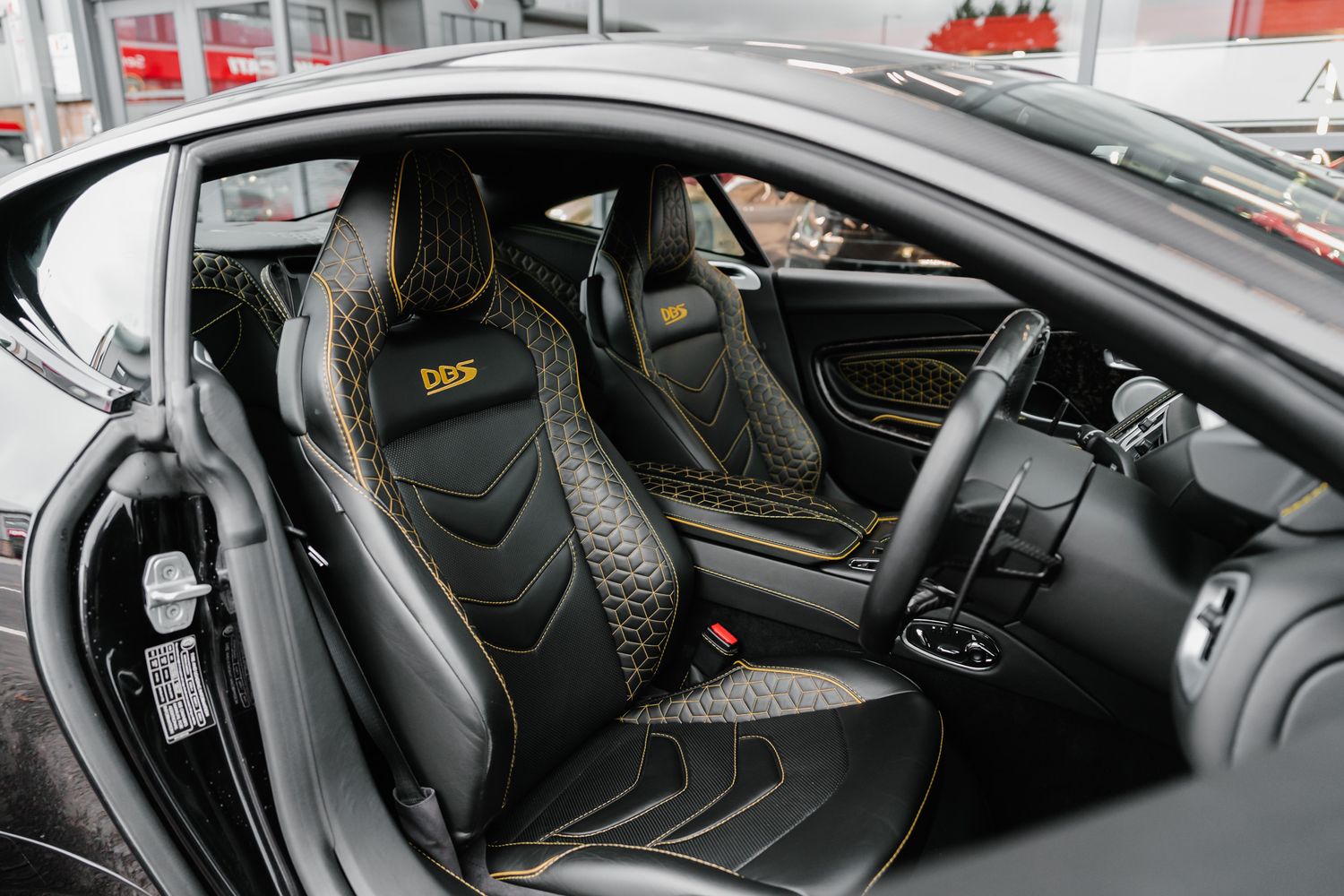 Aston Martin DBS Superleggera Auto