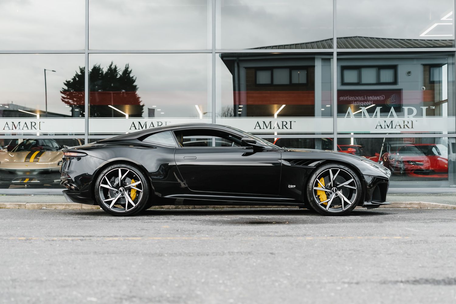 Aston Martin DBS Superleggera Auto