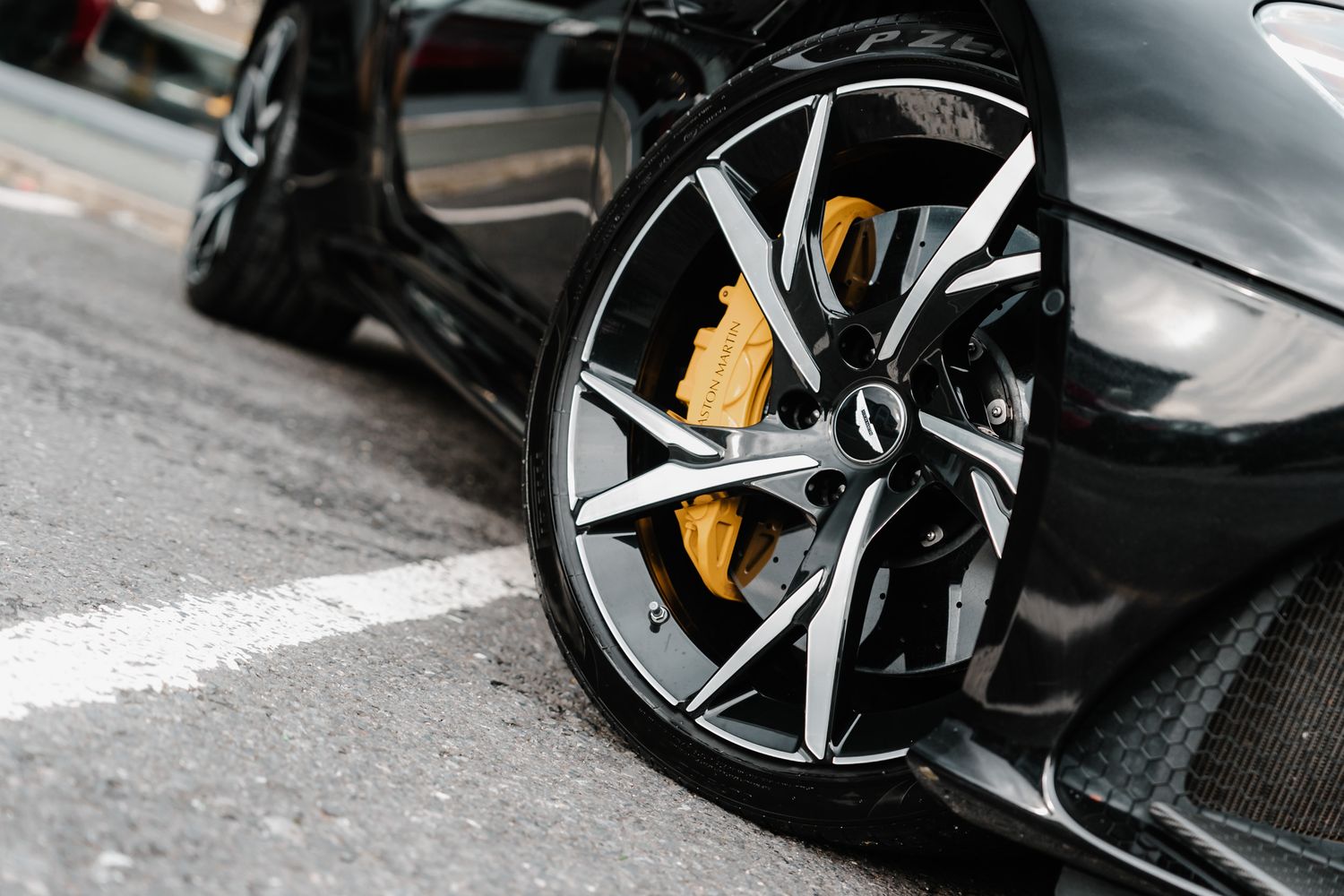 Aston Martin DBS Superleggera Auto