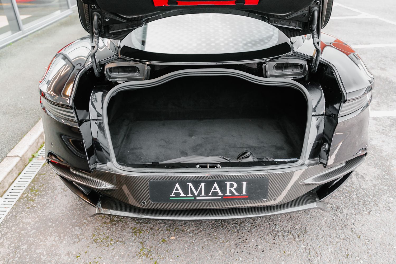 Aston Martin DBS Superleggera Auto
