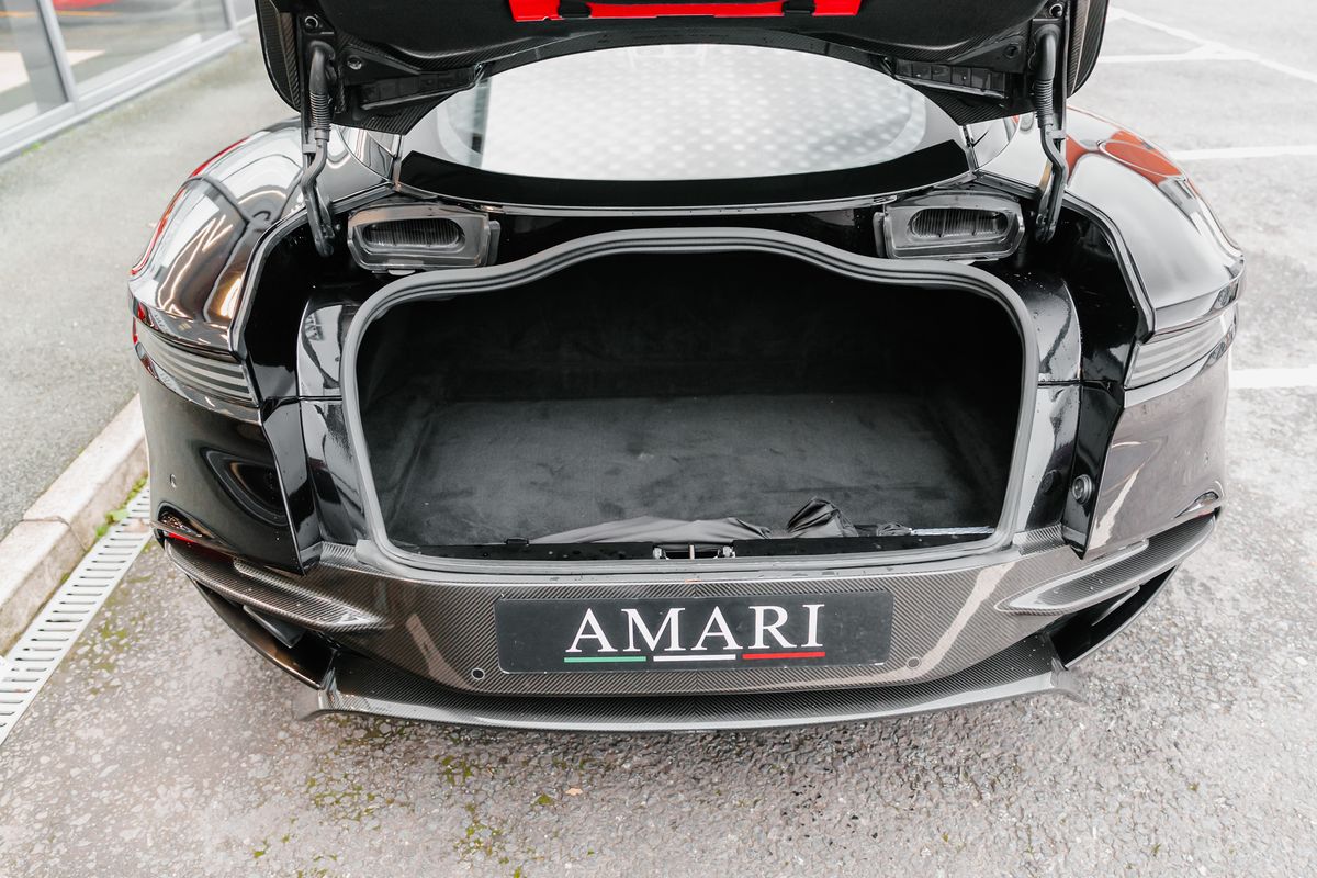 Aston Martin DBS Superleggera Auto