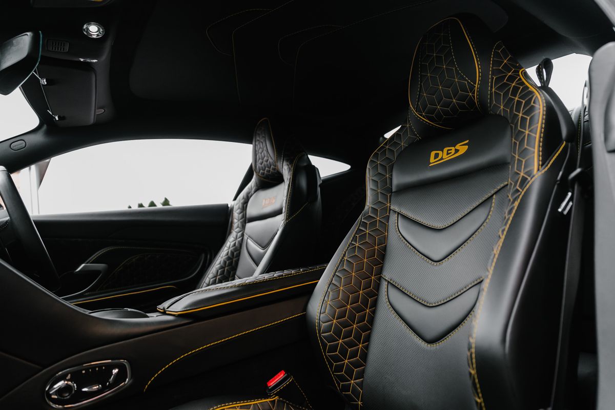 Aston Martin DBS Superleggera Auto