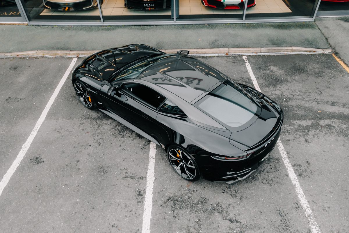 Aston Martin DBS Superleggera Auto