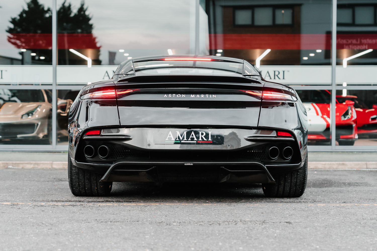 Aston Martin DBS Superleggera Auto