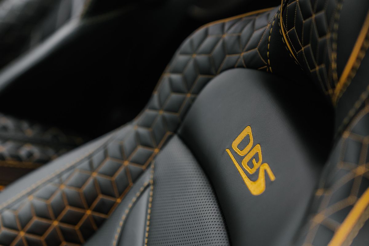 Aston Martin DBS Superleggera Auto