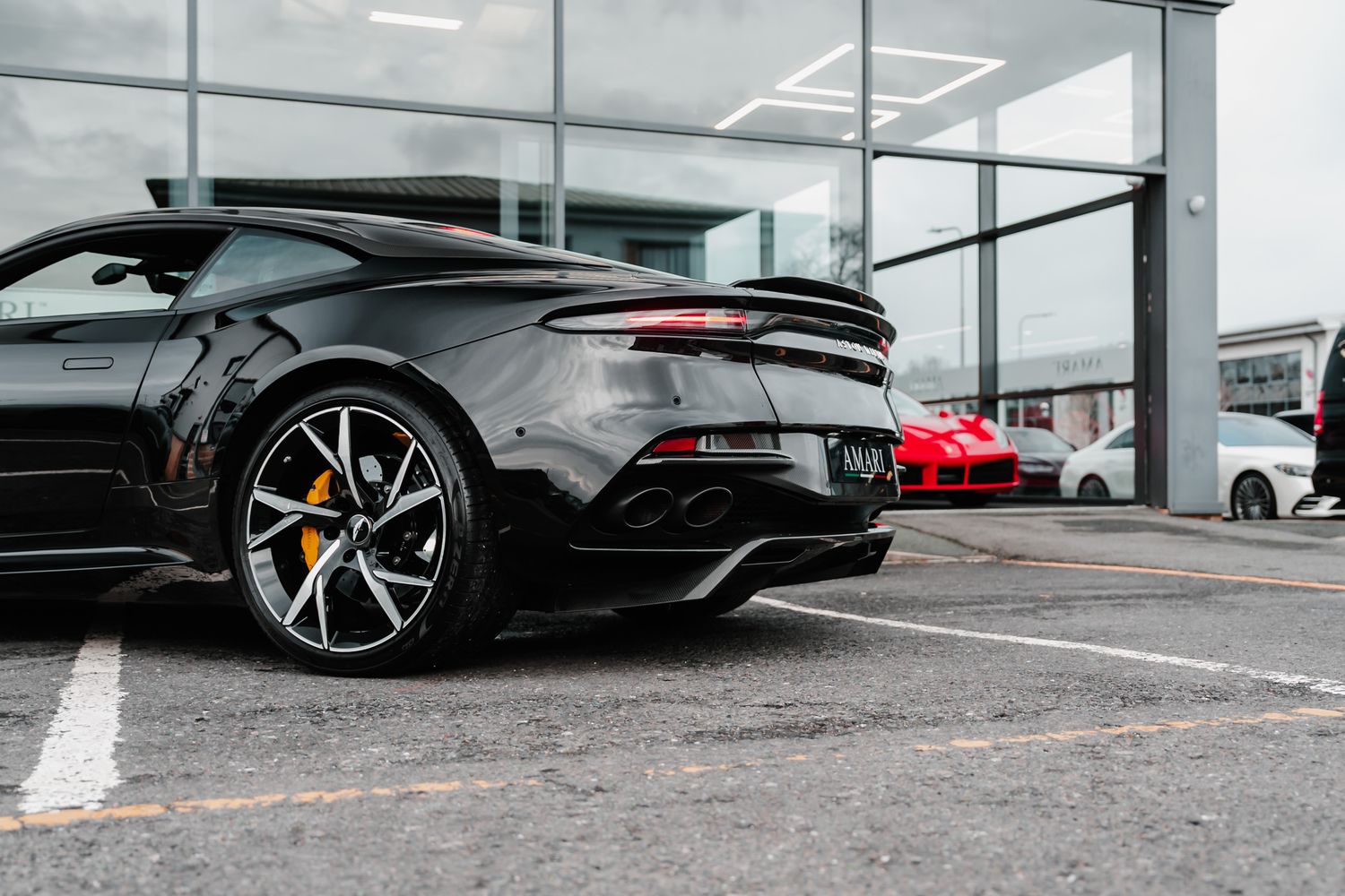 Aston Martin DBS Superleggera Auto