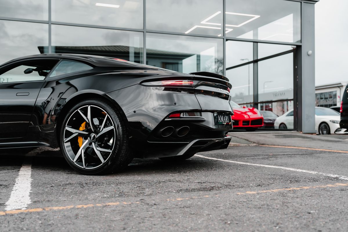Aston Martin DBS Superleggera Auto