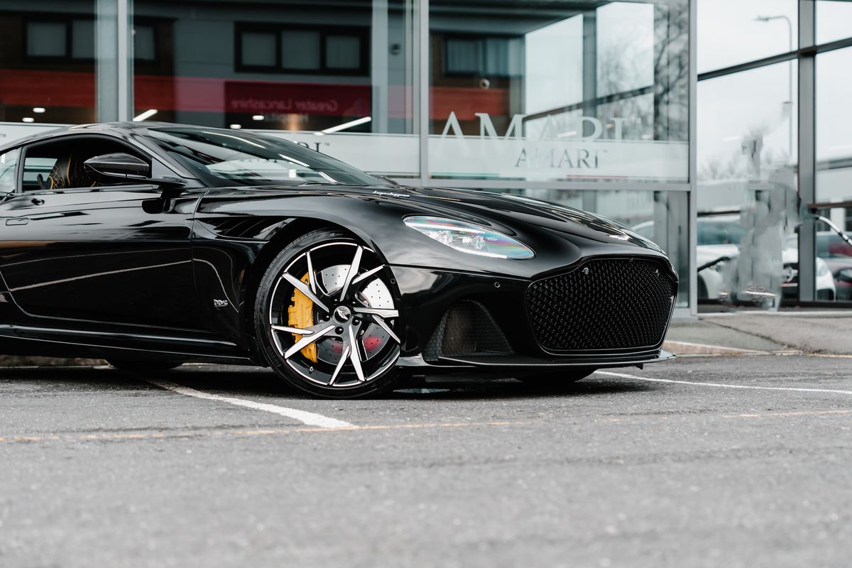 Aston Martin DBS Superleggera Auto