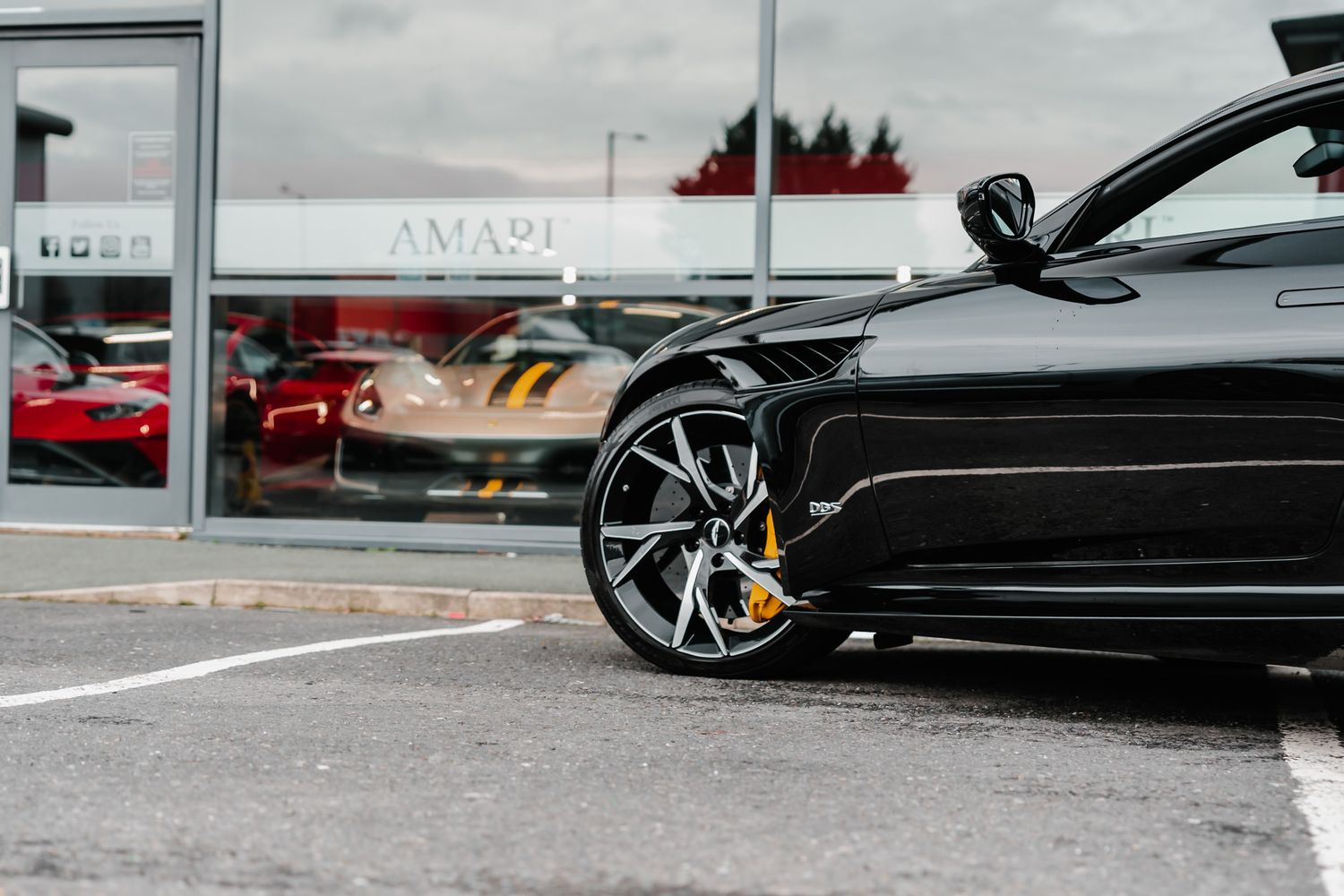 Aston Martin DBS Superleggera Auto