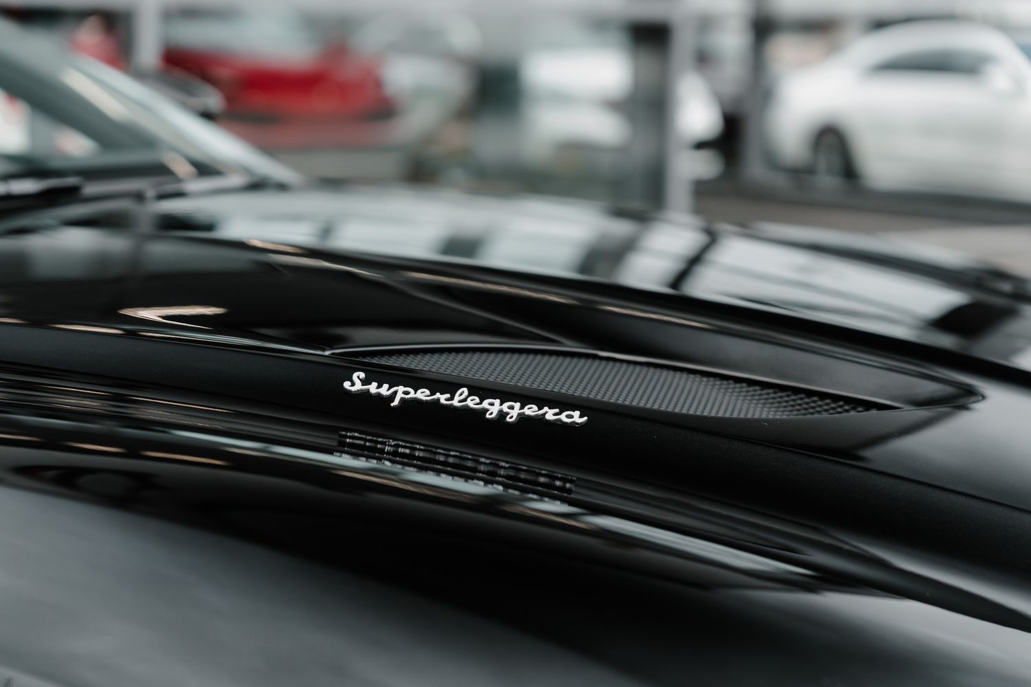 Aston Martin DBS Superleggera Auto