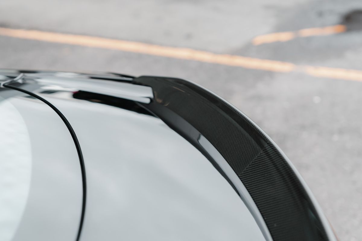Aston Martin DBS Superleggera Auto