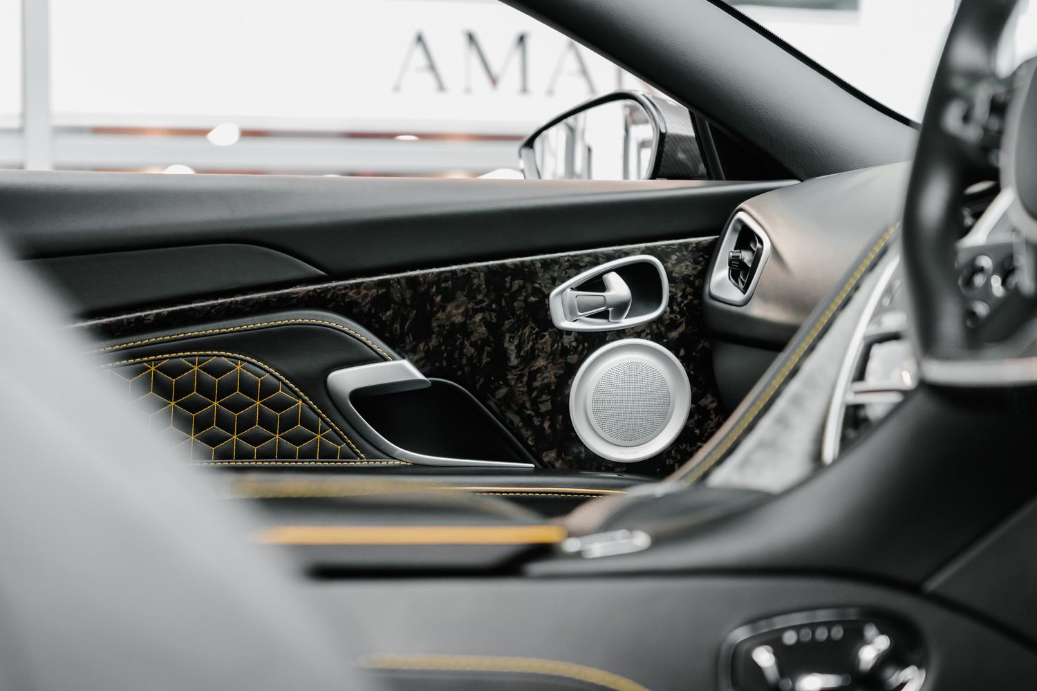 Aston Martin DBS Superleggera Auto